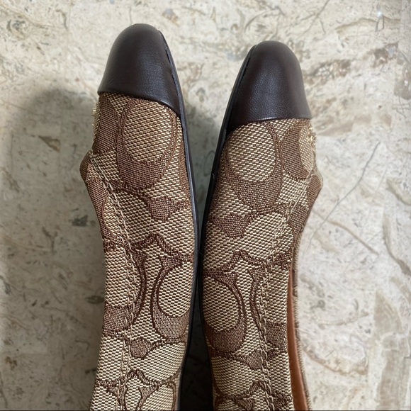 Chelsea Cap Toe Flats Slip On Khaki Monogram Almond Toe Size 9B New - Picture 9 of 10